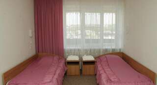 Гостиница Опава Камышин Стандартный двухместный номер с 2 отдельными кроватями-1